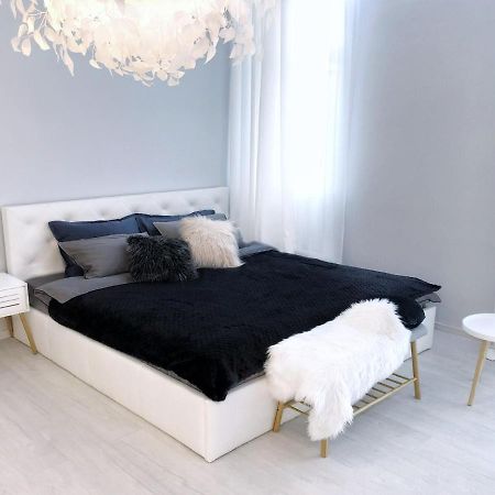 Затишна Квартира У Центрі Міста Elisium3 Kijów Zewnętrze zdjęcie
